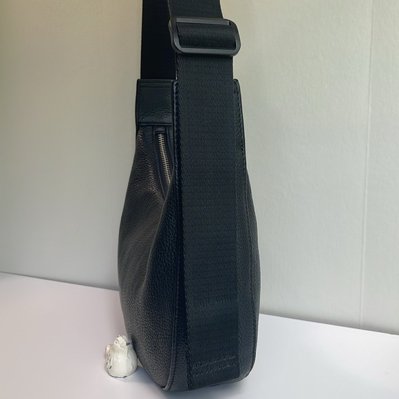 BAGGU Original Release Small Leather Crescent Bag In Black - Picture 12 of 17